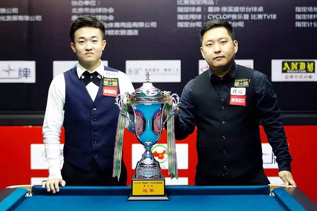 表面上是 表面上是