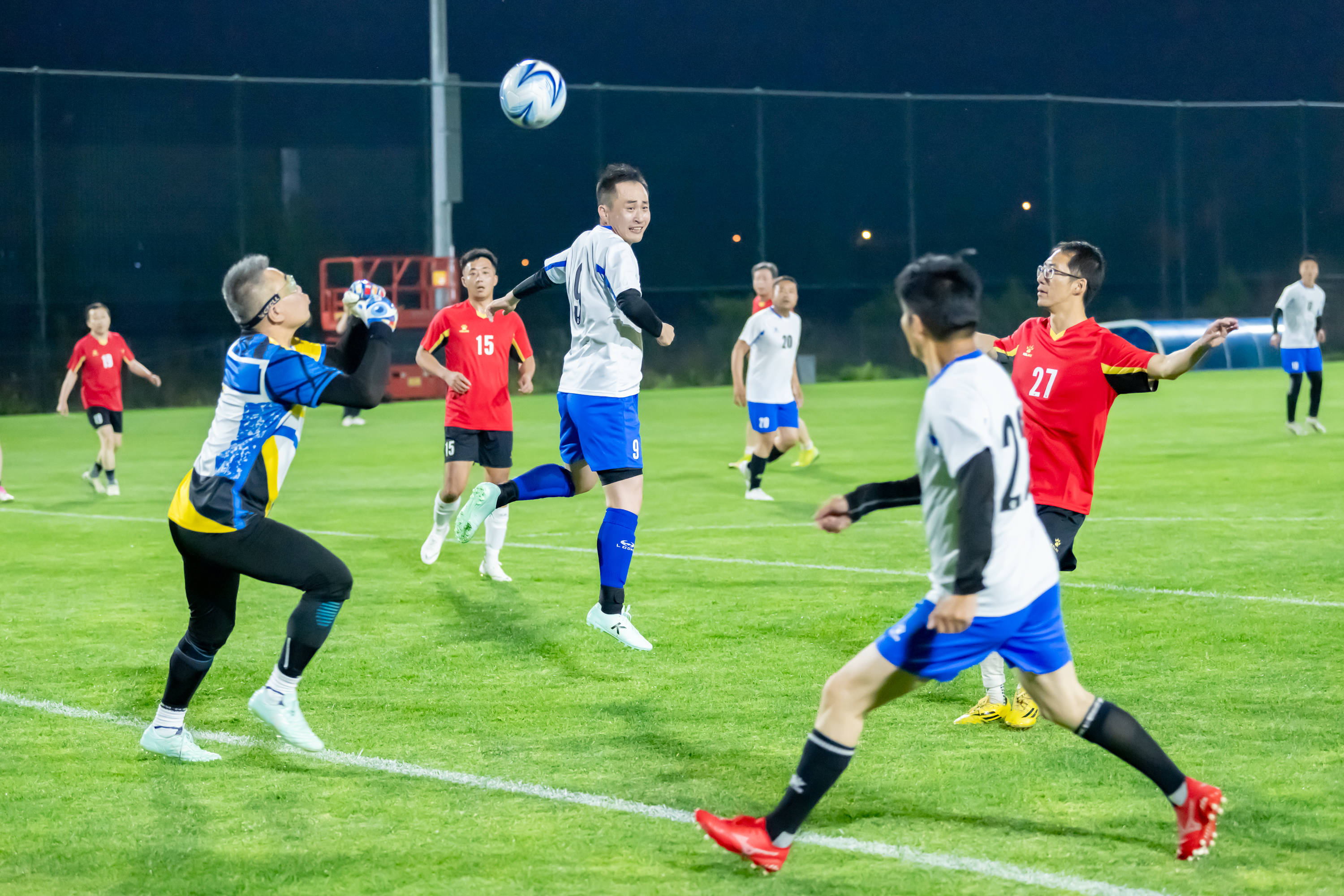 成与半空间 成与半空间